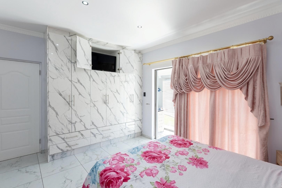 4 Bedroom Property for Sale in Country Club Western Cape